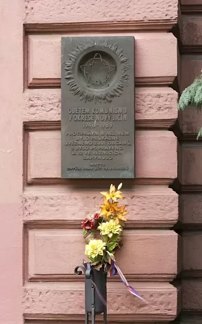 Tablica upamiętniająca ofiary komunizmu