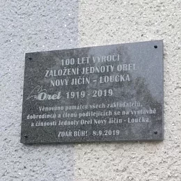 Pamětní deska založení Orla v Loučce