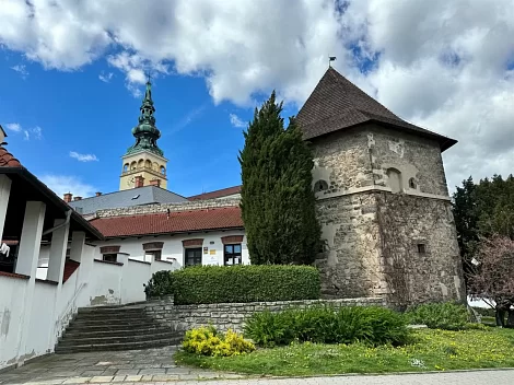 Pamětní deska se znakem města Nového Jičína z&nbsp;roku 1613