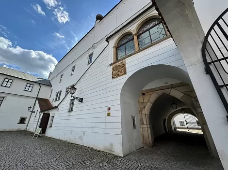 Coat of arms of Bedřich of Žerotín and Libuše of Lomnice from 1538-1547