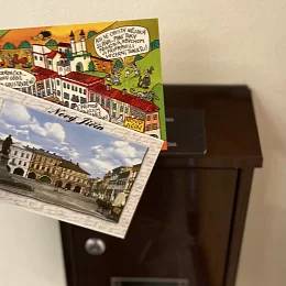 Při koupi pohlednice a poštovní známky využijte naši schránku na recepci TIC!