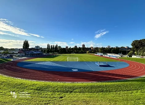 Fotbalový a&nbsp;atletický stadion